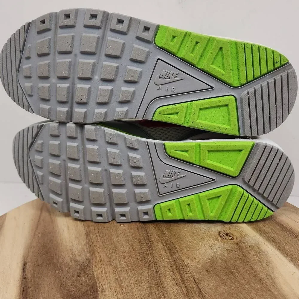 Nike Women's Air Max Correlate sneakers  Size 9 White Fireberry Lime Green